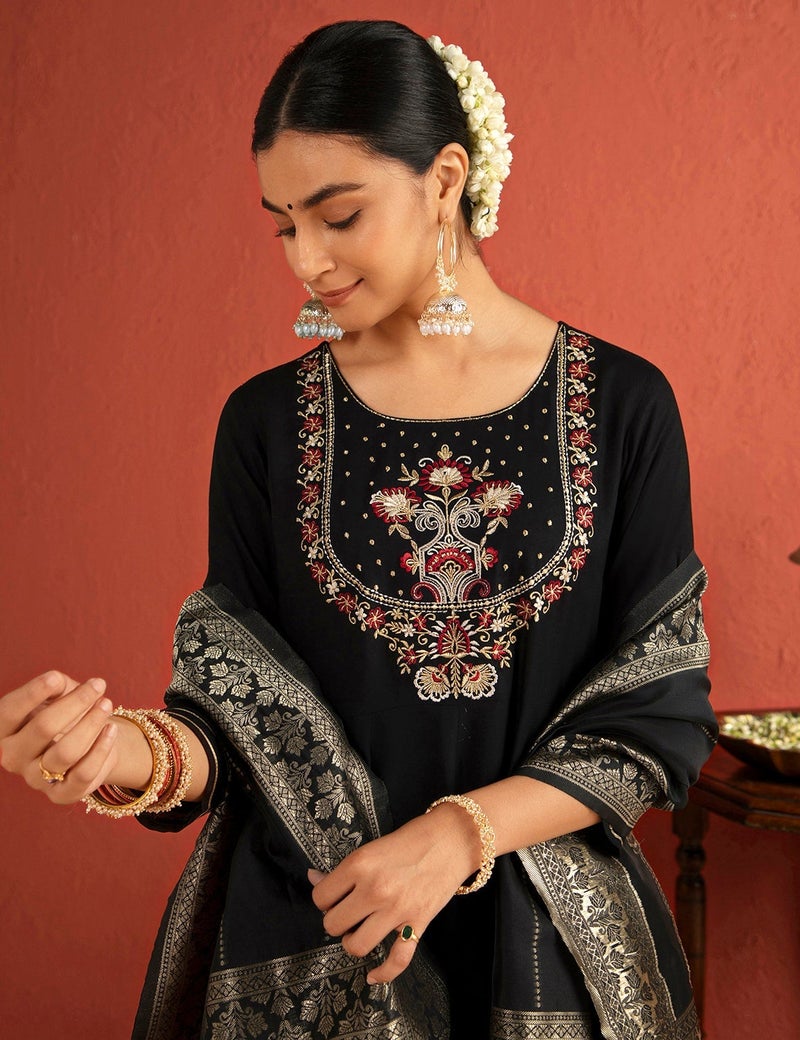 كاري طقم كورتا نسائي – ملابس مريحة يومية - Image 3